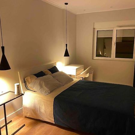 Quarto De Casal Close To Lisbon Flat Equipado Almada Exteriör bild
