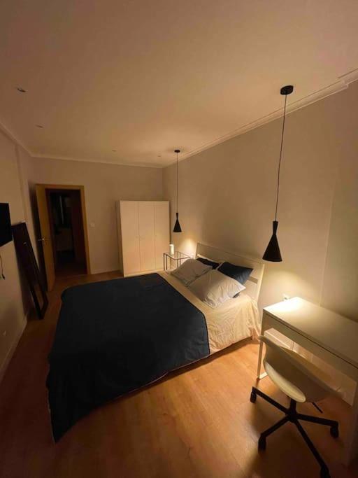 Quarto De Casal Close To Lisbon Flat Equipado Almada Exteriör bild