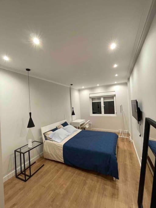 Quarto De Casal Close To Lisbon Flat Equipado Almada Exteriör bild