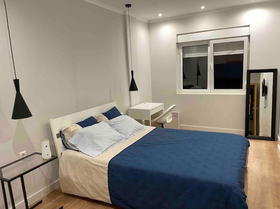 Quarto De Casal Close To Lisbon Flat Equipado Almada Exteriör bild