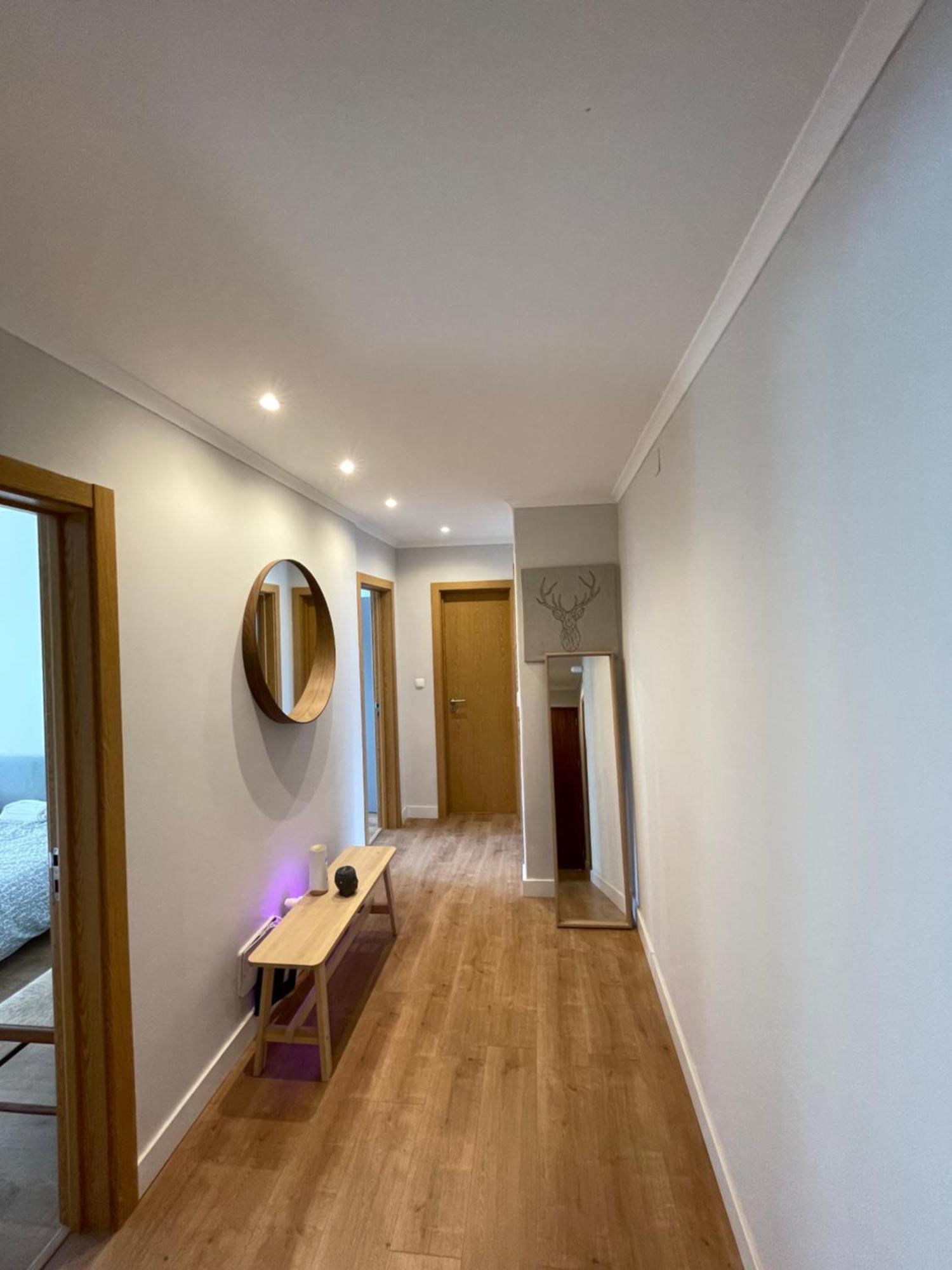 Quarto De Casal Close To Lisbon Flat Equipado Almada Exteriör bild